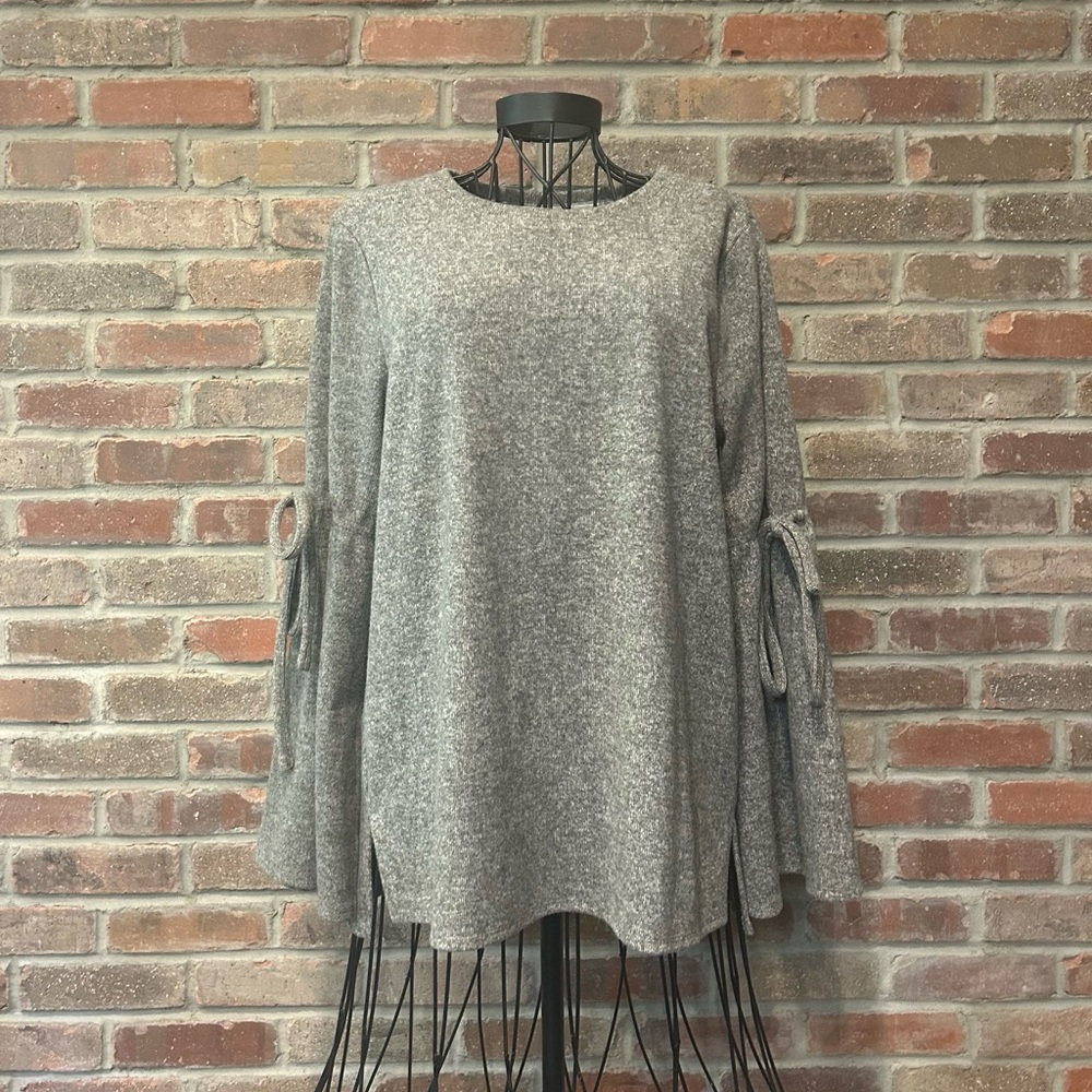 Highline Collective Gray Long Sleeved Top Size Medium